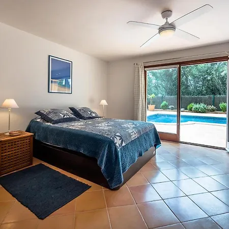 T-8 9pax Holiday home